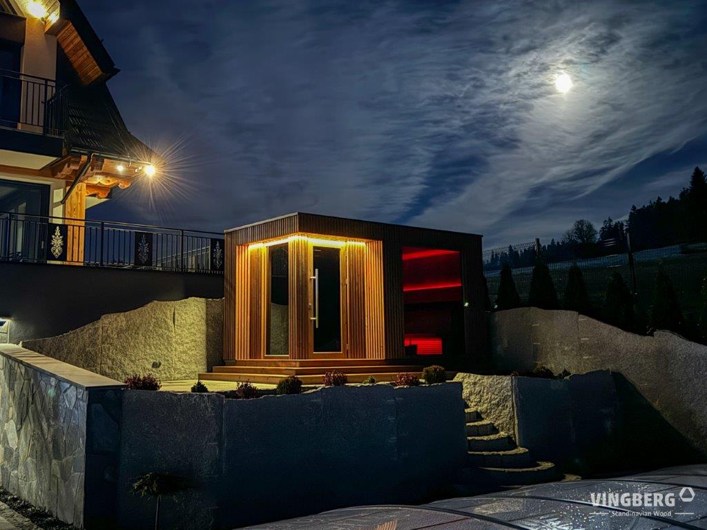 Luxus Gartensauna Scandit 10 bei Nacht mit Panorama Fenster